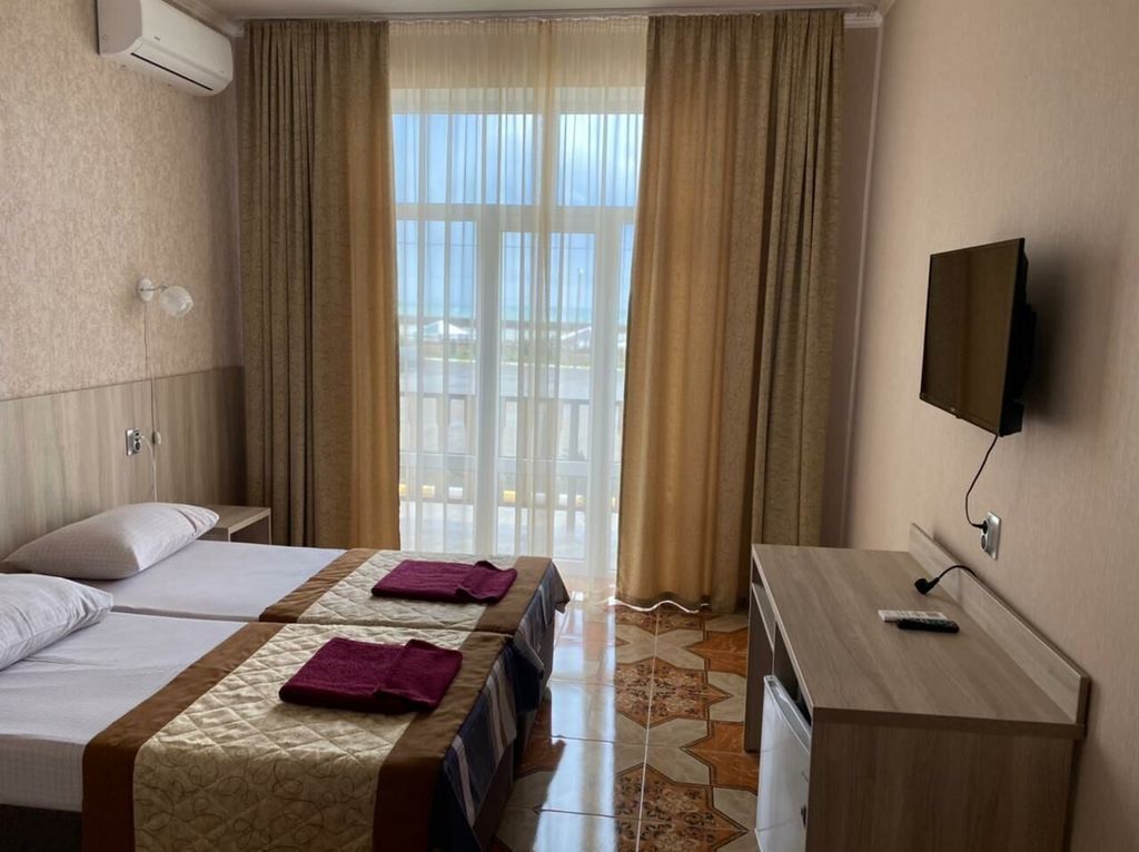 Трёхместный номер стандарт с видом на горы