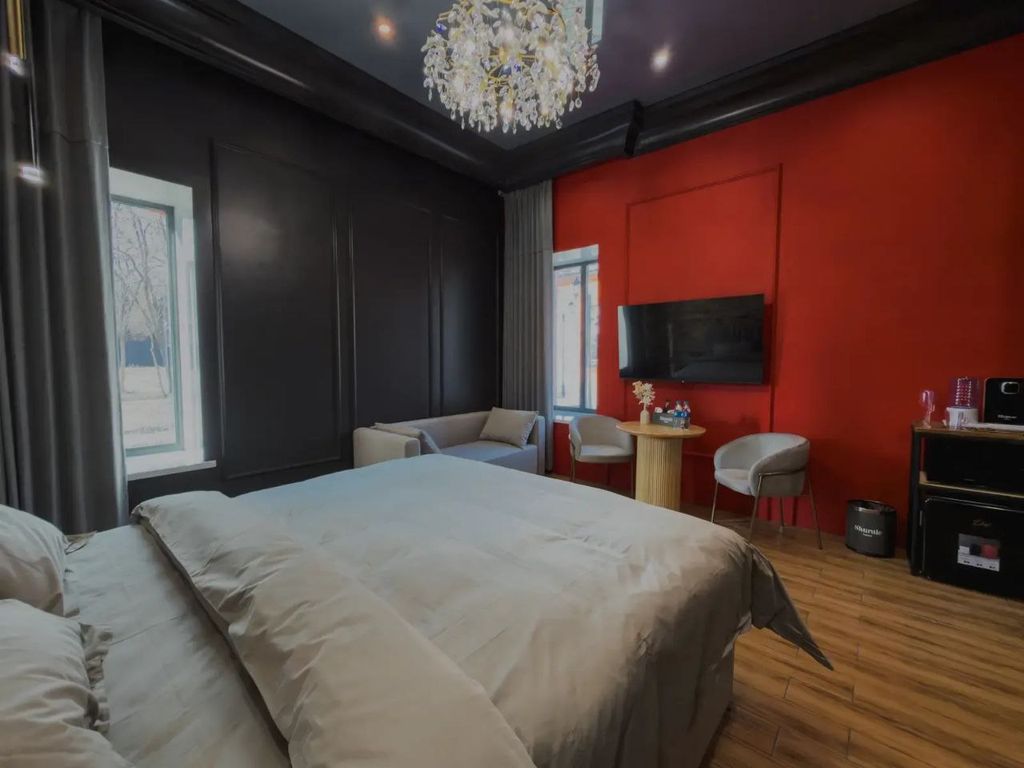 Двухместный номер с 1 кроватью ПОЛУЛЮКС (JUNIOR SUITE)