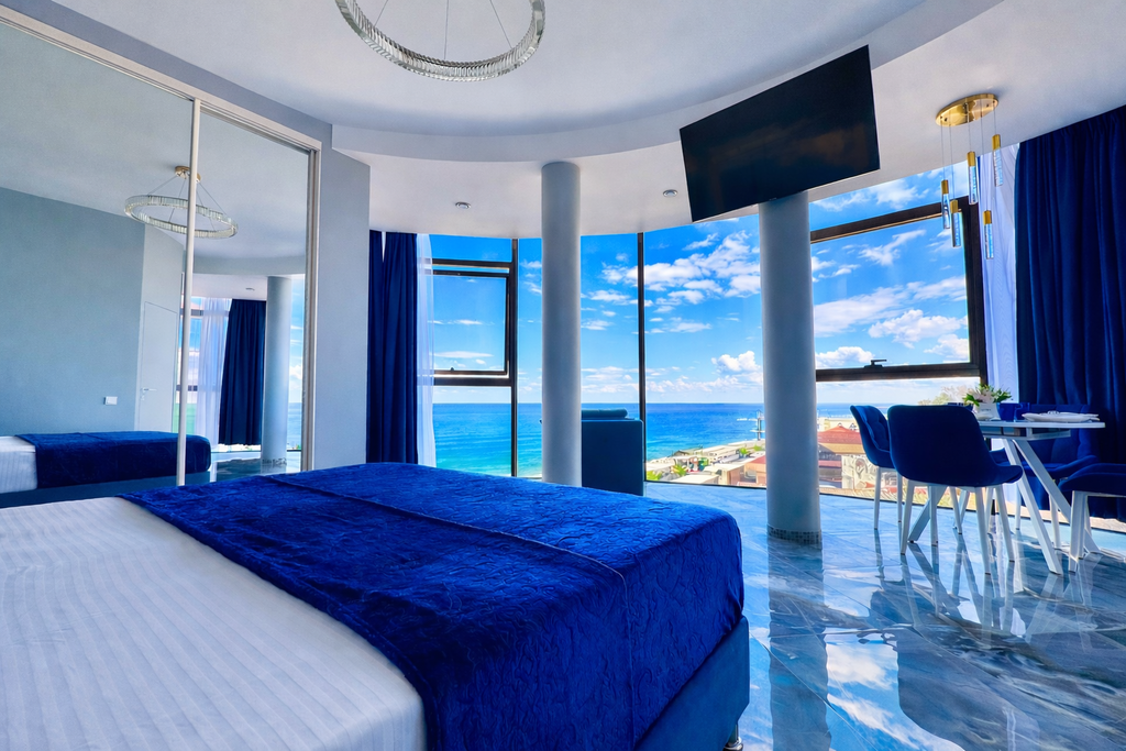 Апартаменты панорамный люкс Морской