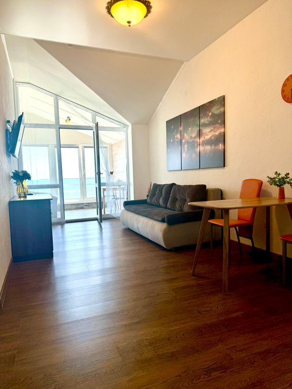 Апартаменты трехместные с балконом