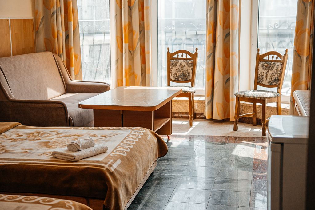 Двухместный номер с 2 отдельными кроватями стандарт без балкона с видом на море