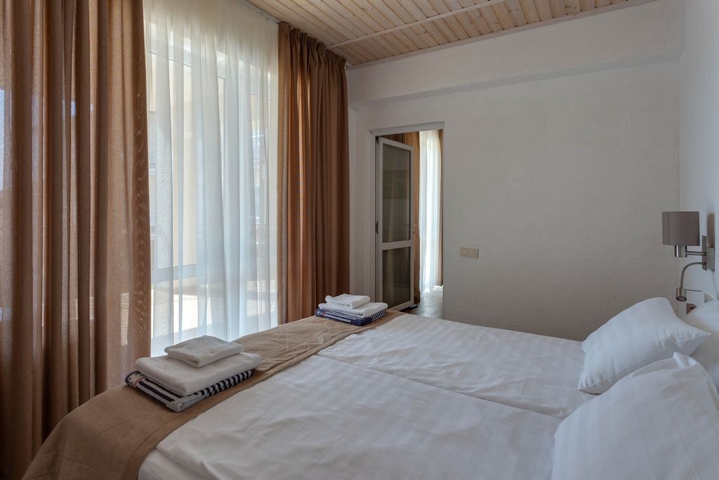 Четырёхместный номер 77 двухкомнатный