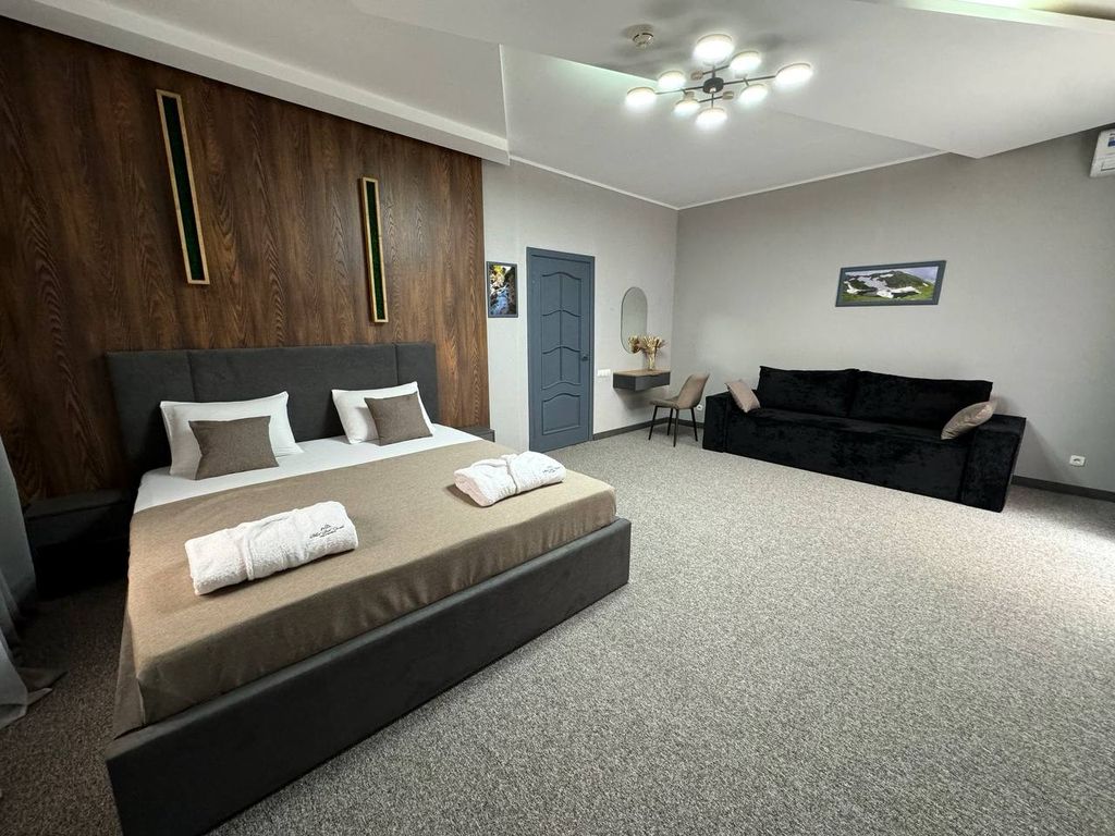 Семейный номер люкс с видом на горы