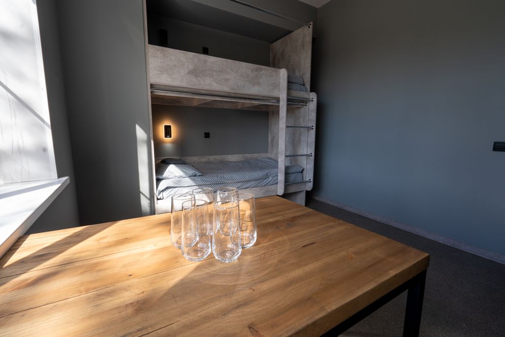 Многоместный мужской номер 8-местный с 2-ярусными кроватями