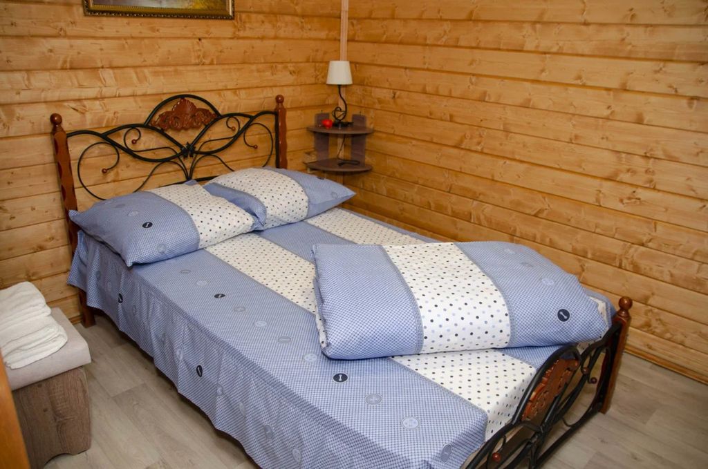 Двухместный номер с 1 кроватью эконом (удобства на этаже)