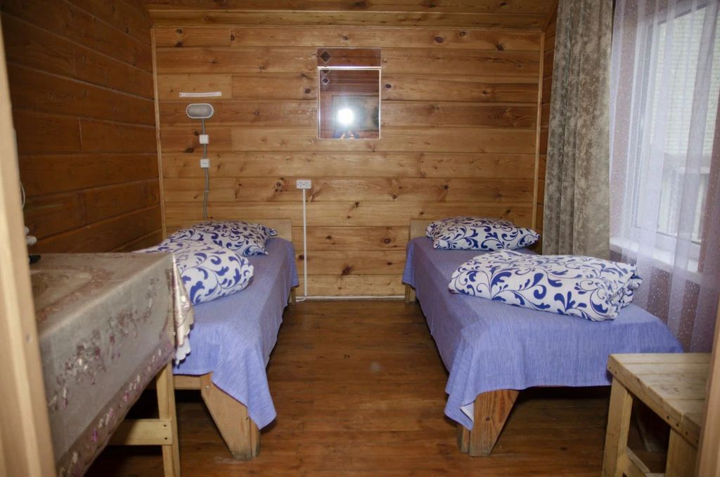 Двухместный номер с 2 отдельными кроватями эконом (удобства на этаже)