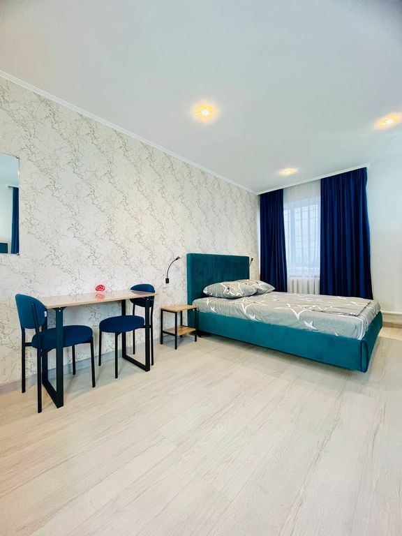 Четырёхместный номер с комфортными двуспальной и двухъярусной кроватью