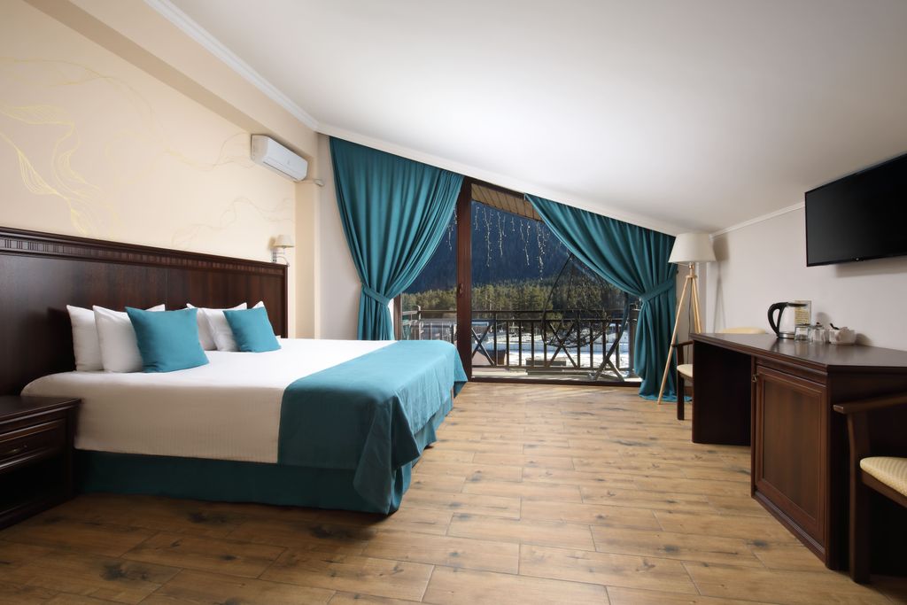 Двухместный номер с 1 кроватью Супериор с балконом и видом на горы