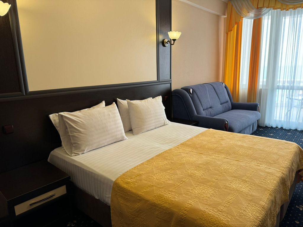 Четырёхместный номер корпус 1: полулюкс южный