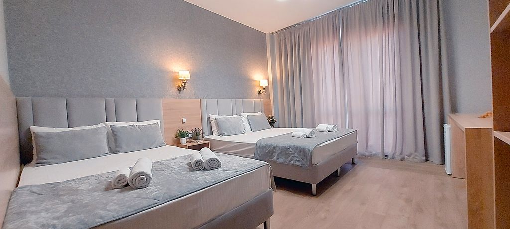 Четырёхместный номер делюкс с балконом