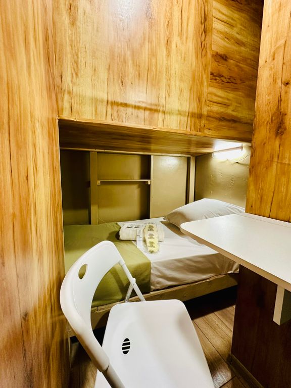 Одноместный номер Капсула без окна. Удобства общие на этаже