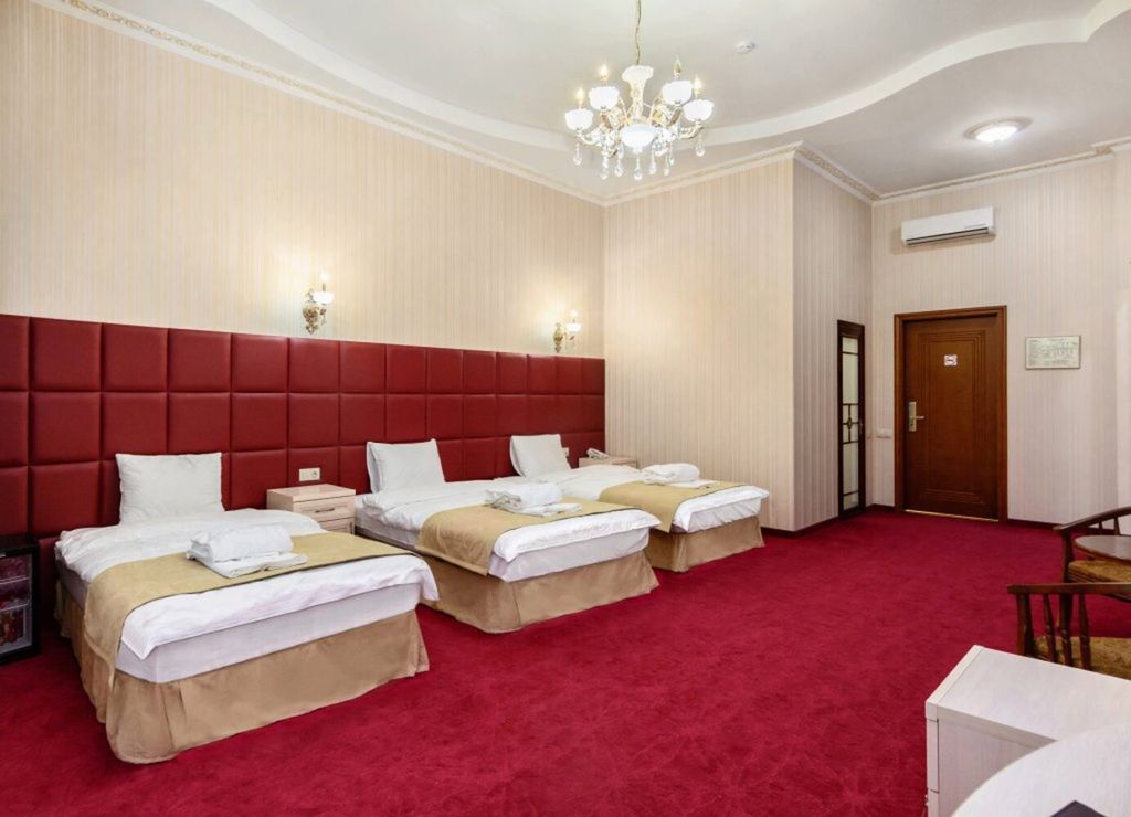 Трёхместный номер полулюкс