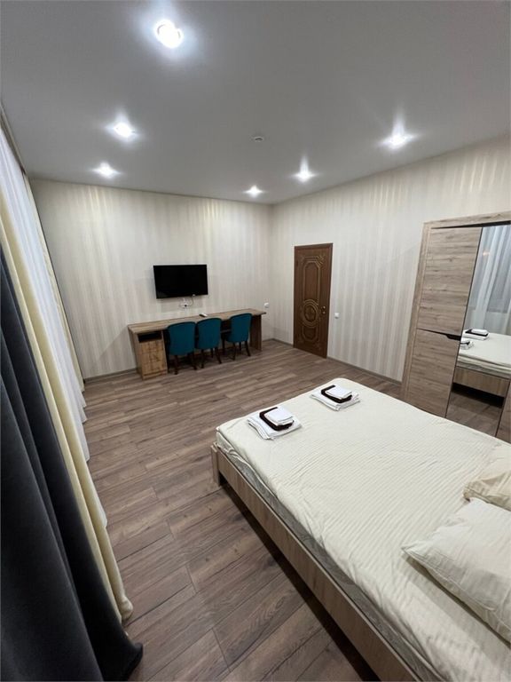 Апартаменты с двуспальной кроватью (спальня + кухня)