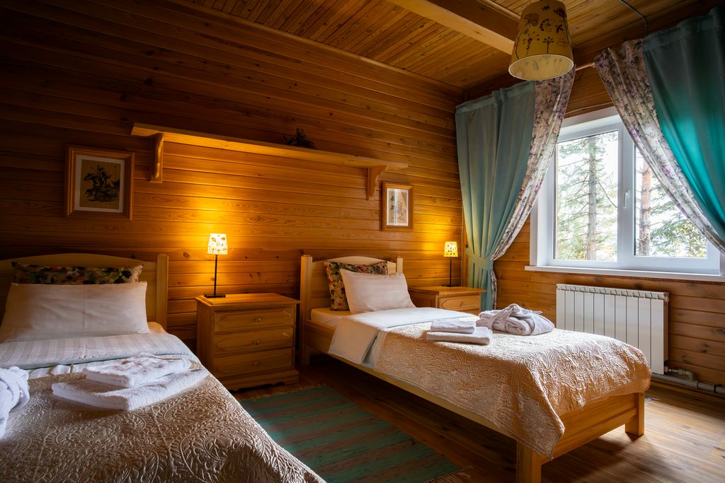 Двухместный номер с 2 отдельными кроватями стандарт с видом на озеро с 2-мя односпальными кроватями