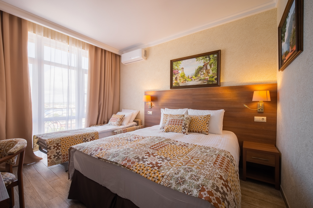 Семейный номер двухкомнатный с двумя санузлами