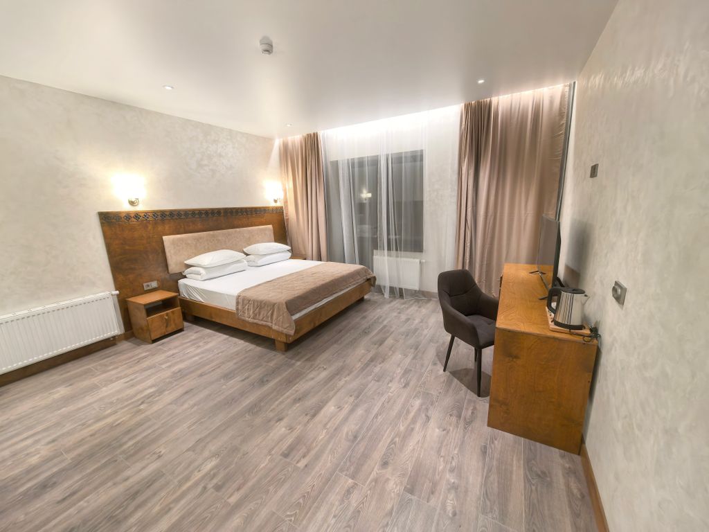 Двухместный номер с 1 кроватью полулюкс с балконом 2х местный