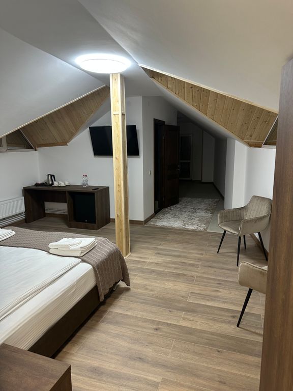 Четырёхместный номер улучшенный с видом на горы