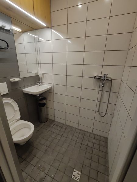 Санузел. Есть не только, то что видно, а и тёплый пол с заботой о Вас и это кайф!!!