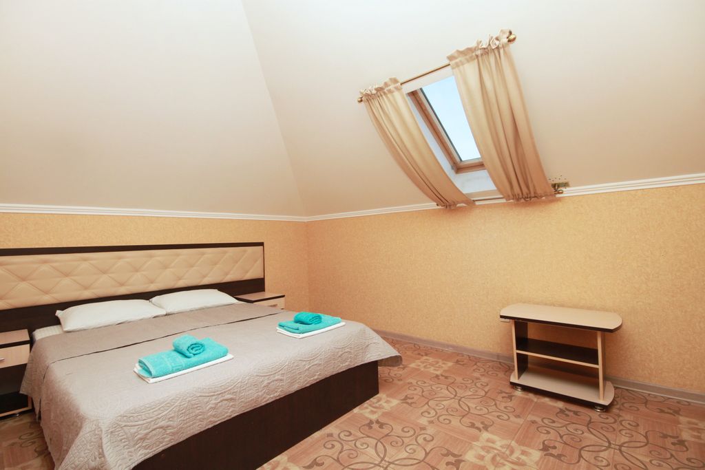 Четырёхместный номер Стандарт 2-комнатный в мансарде