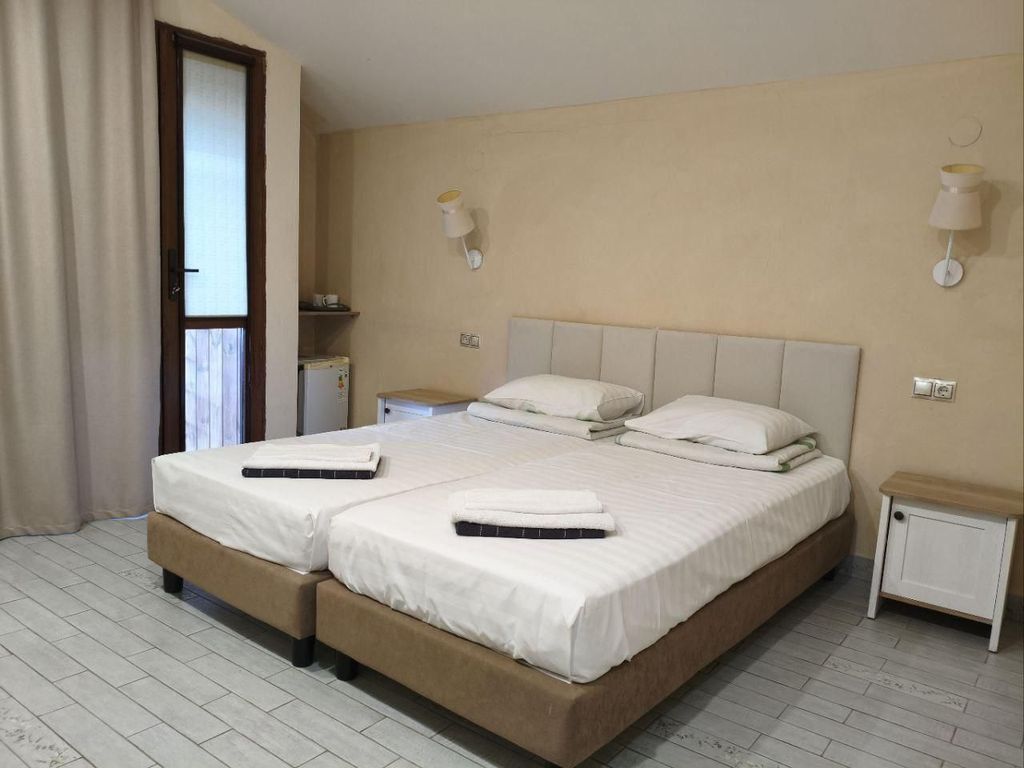 Двухместный номер с 1 кроватью или 2 раздельными на втором этаже с балконом