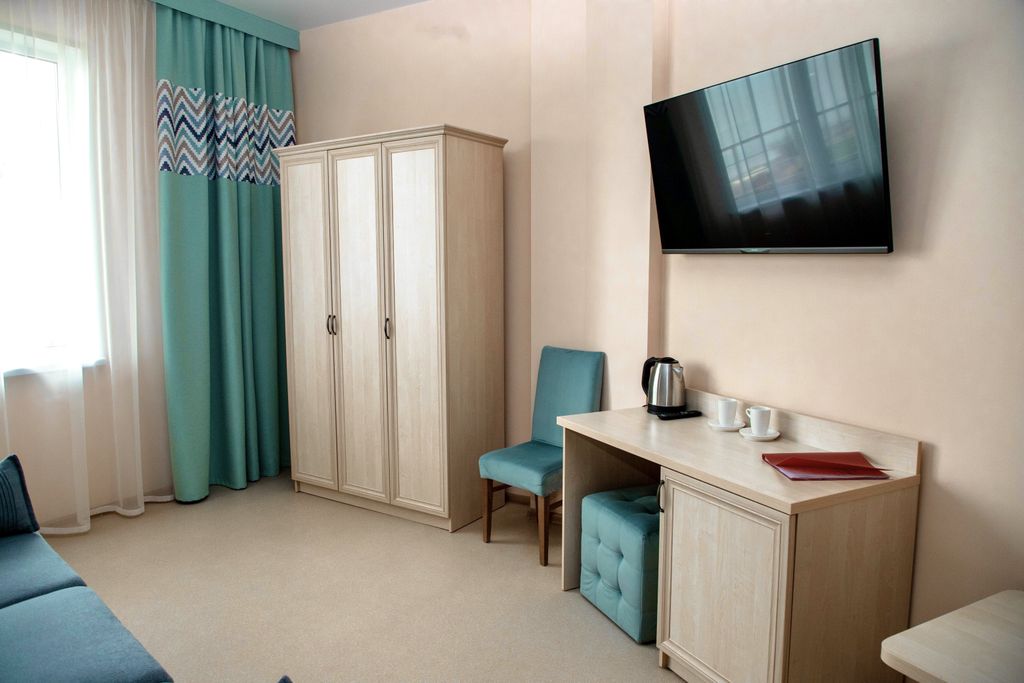 Двухместный номер с 1 кроватью Сьют с просторным балконом и видом на море