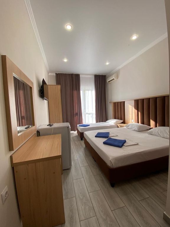 Трёхместный номер стандарт с балконом