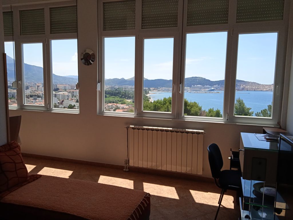 Четырёхместный номер люкс с видом на море