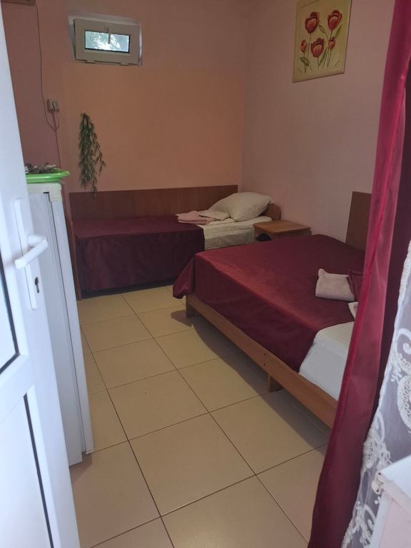 Трёхместный номер эконом с видом на горы