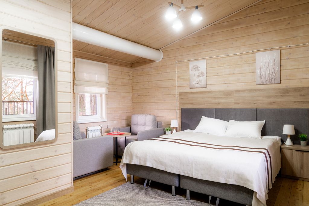 Семейный номер полулюкс с большой кроватью