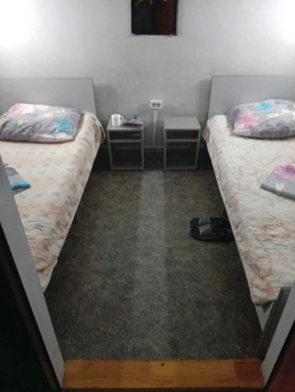 Многоместный смешанный номер койко-место в двухместном номере без окна