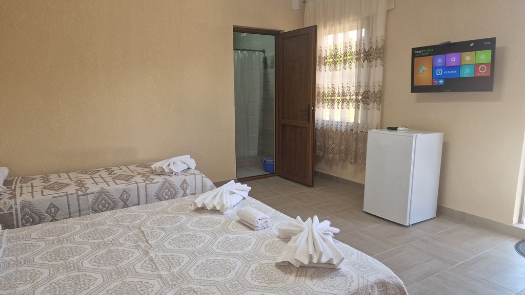 Трёхместный номер стандарт с видом на горы