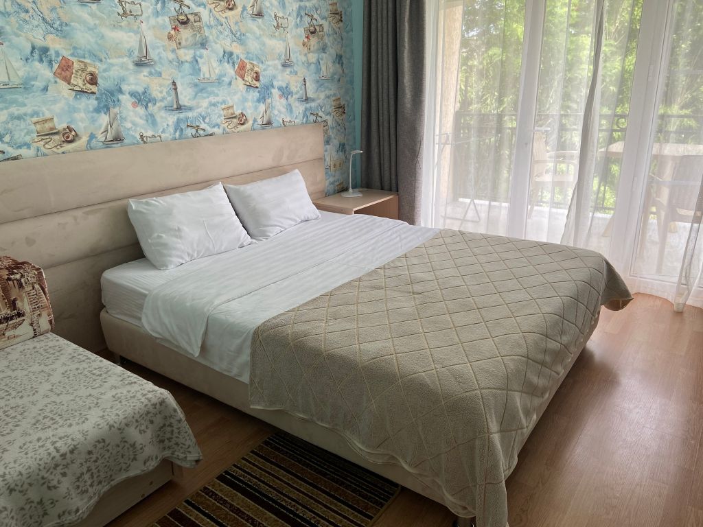 Двухместный номер с 1 кроватью Номер с большой кроватью и дополнительной кроватью