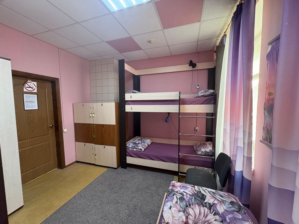 Многоместный женский номер эконом (душ/туалет общий)