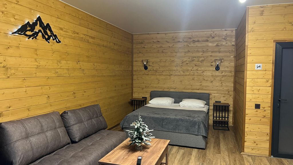 Четырёхместный номер лофт с балконом