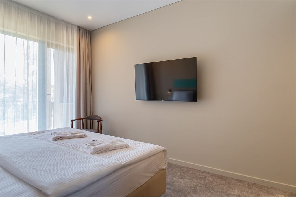 Двухместный номер с 1 кроватью стандартный с террасой и с видом на пруд