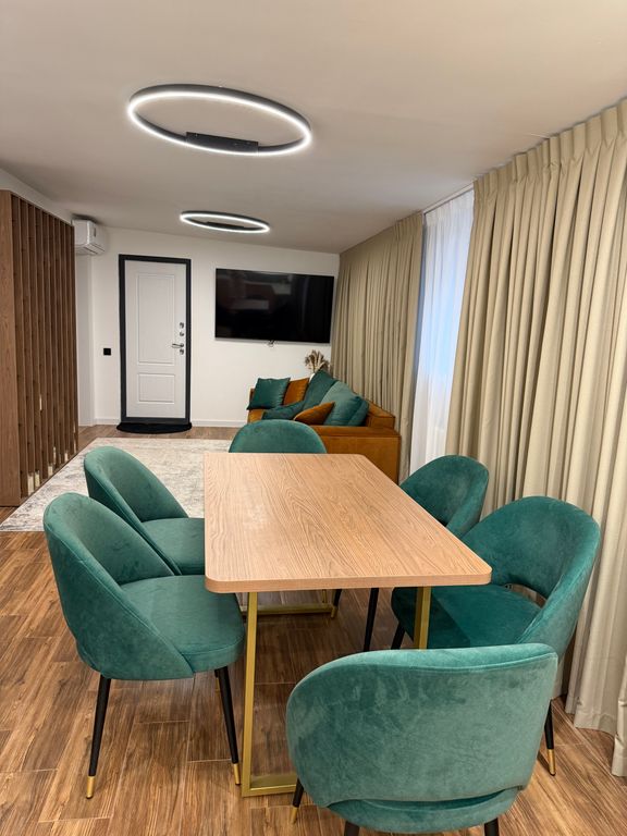 Дом двухэтажный дом целиком