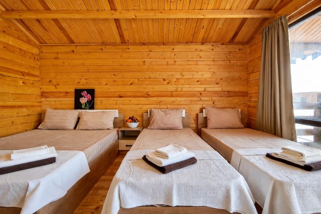 Дом Шале с террасой четырёхместное