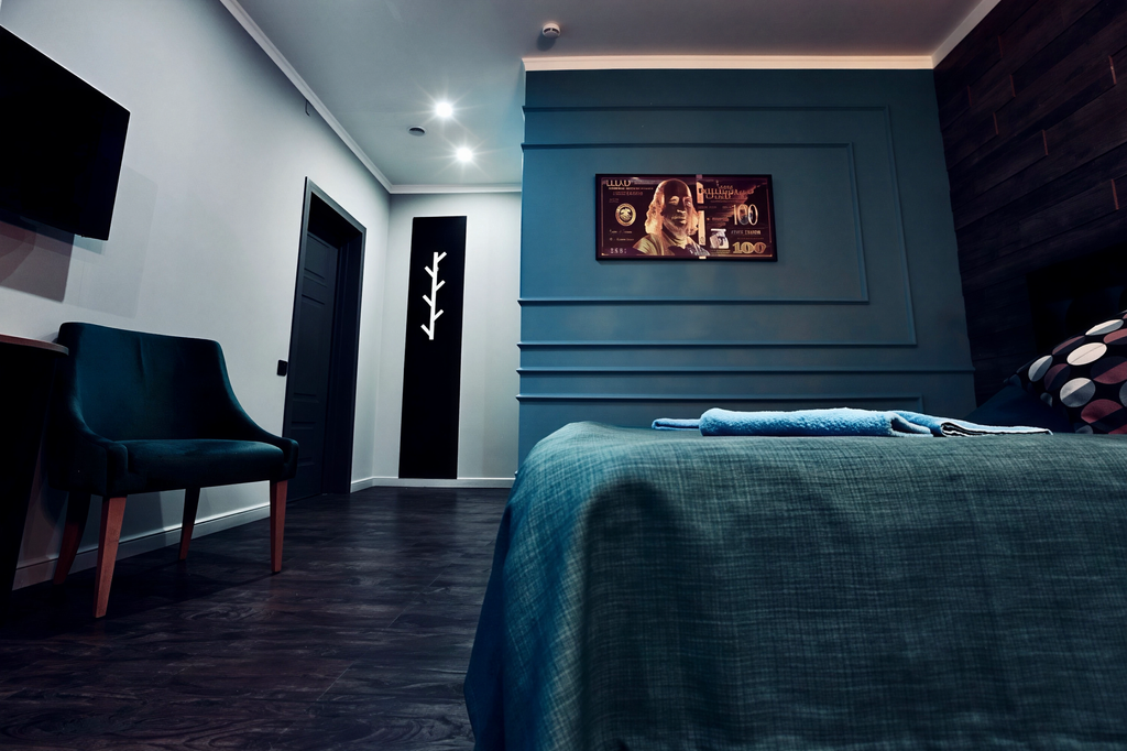 Двухместный номер с 1 кроватью улучшенный без окна №9