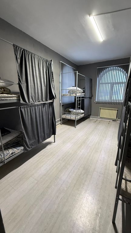 Многоместный мужской номер эконом (душ/туалет общий)