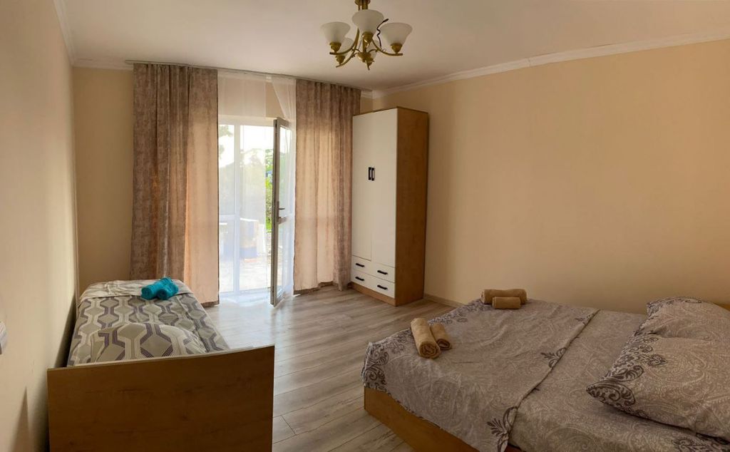 Трёхместный номер в домике