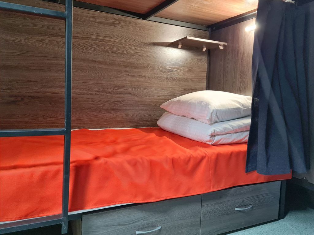 Многоместный женский номер эконом (душ/туалет общий)