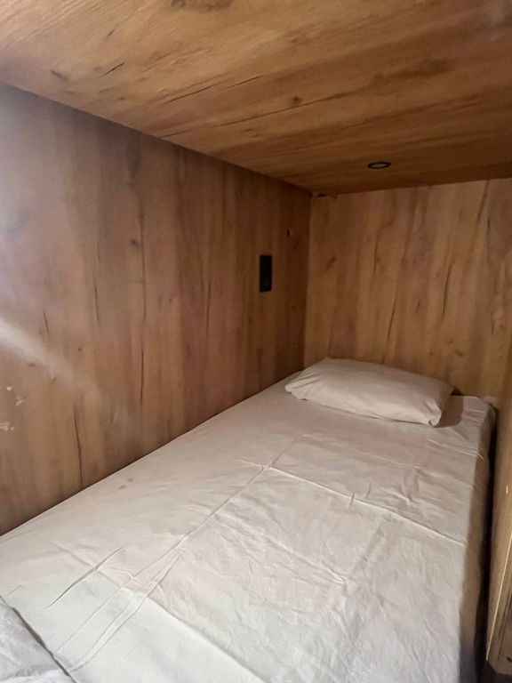 Многоместный смешанный номер Капсула в 8-ми местном общем номере