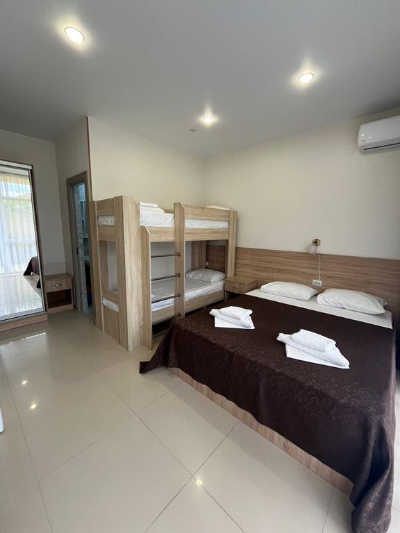 Четырёхместный номер Четырёхместный номер