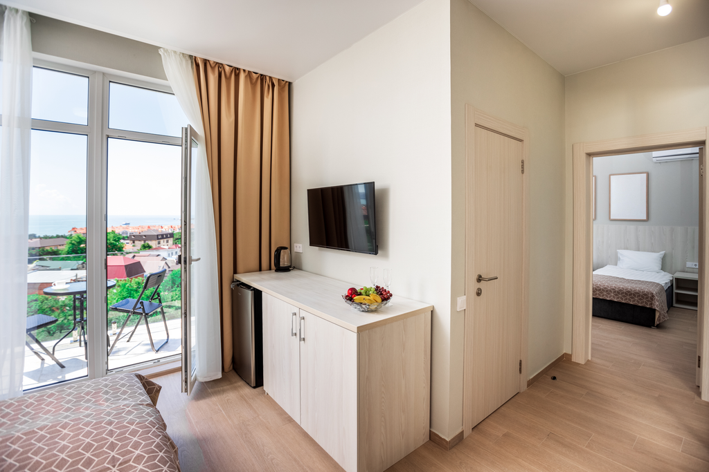 Семейный номер с балконом и видом на море