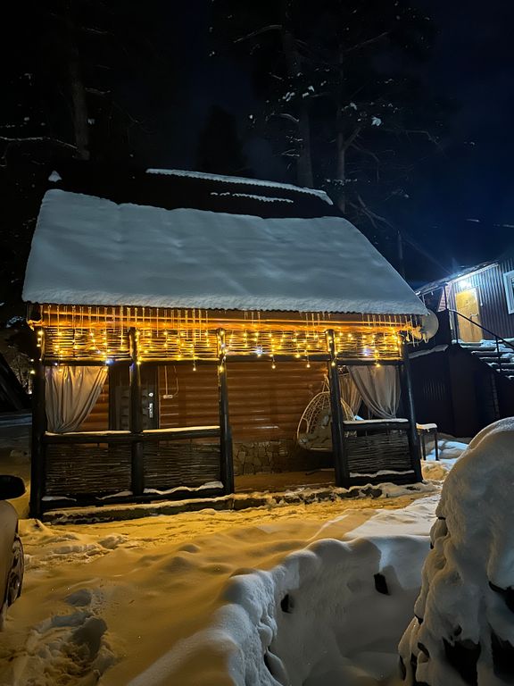 Дом двухэтажный дом с видом на горы