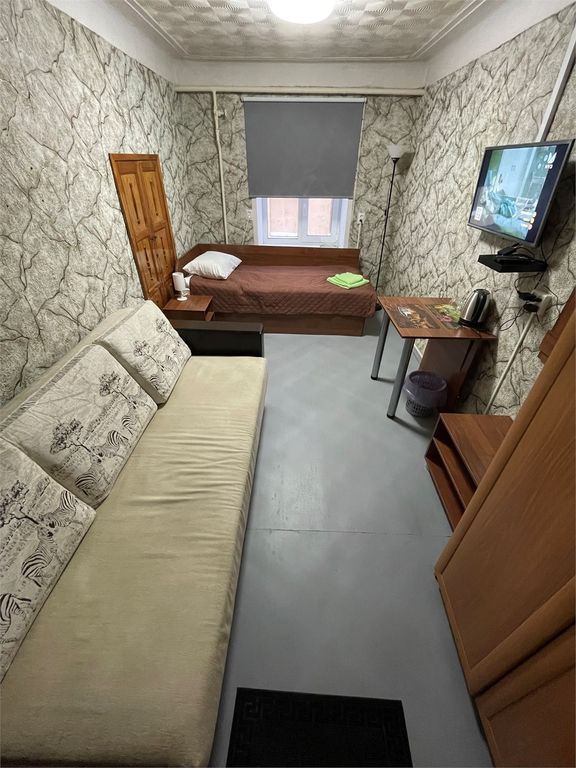 Двухместный номер с 2 отдельными кроватями стандарт с 1 односпальной кроватью и диван-кроватью. Общая ванная комната