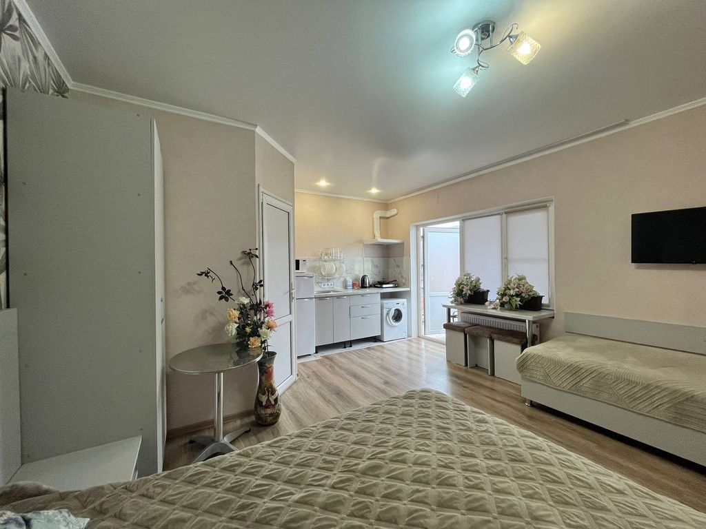 Трёхместный номер студия с кухней