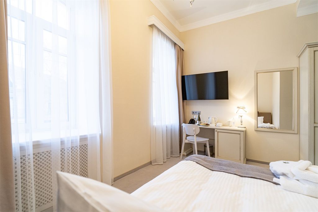 Одноместный номер Стандарт с queen size кроватью Домъ купчихи Глинкиной 4*