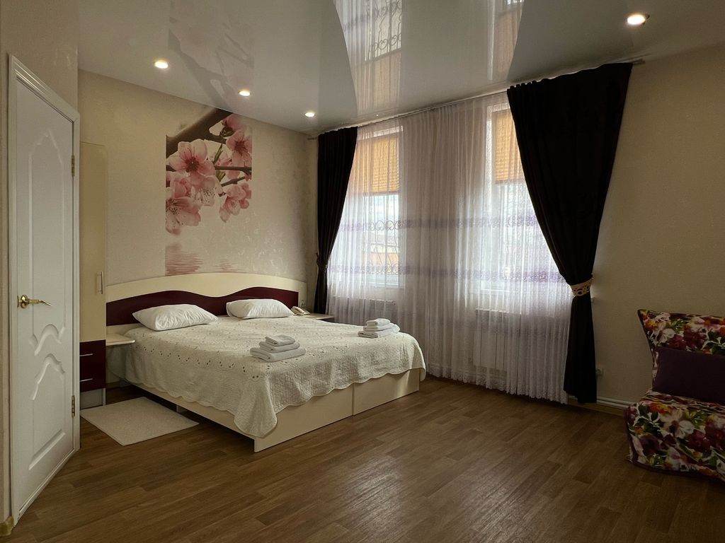 Трёхместный номер Люкс 5