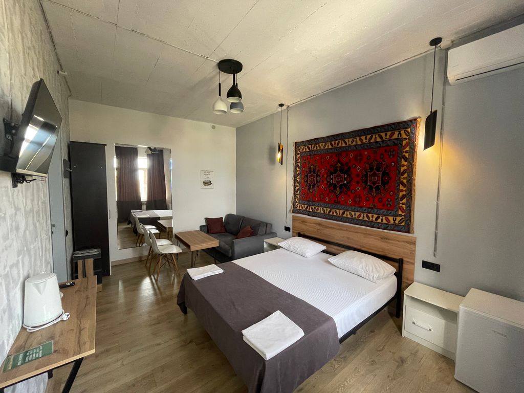 Трёхместный номер полу люкс